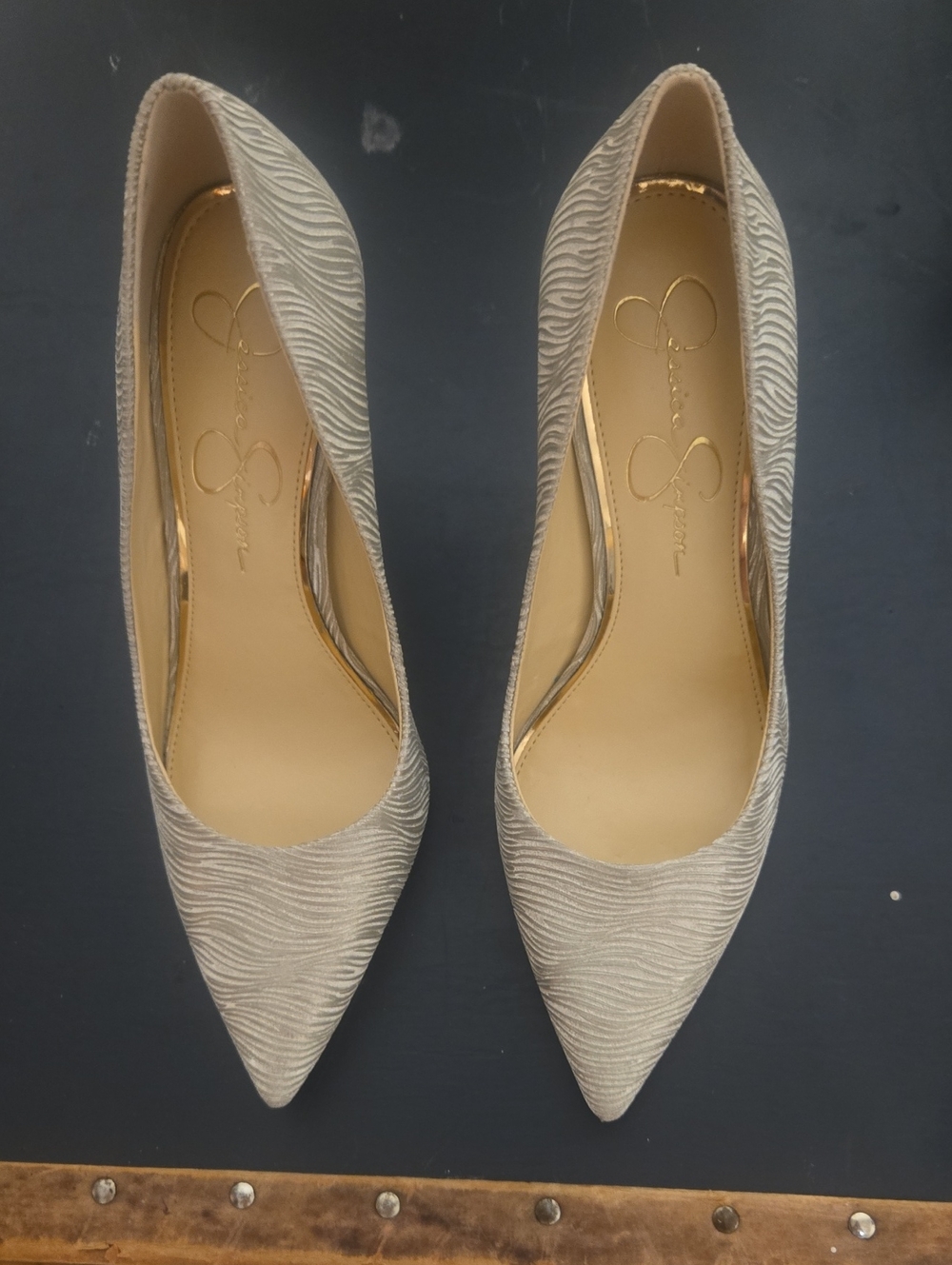 Jessica Simpson Textured Gold Pointed-Toe Pumps Size 8